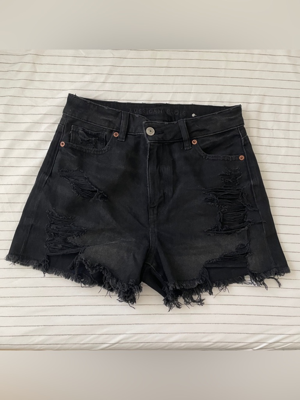 American Eagle Outfitters Black Distressed High-Rise Mom Shorts Jeans Sz 0 Cute